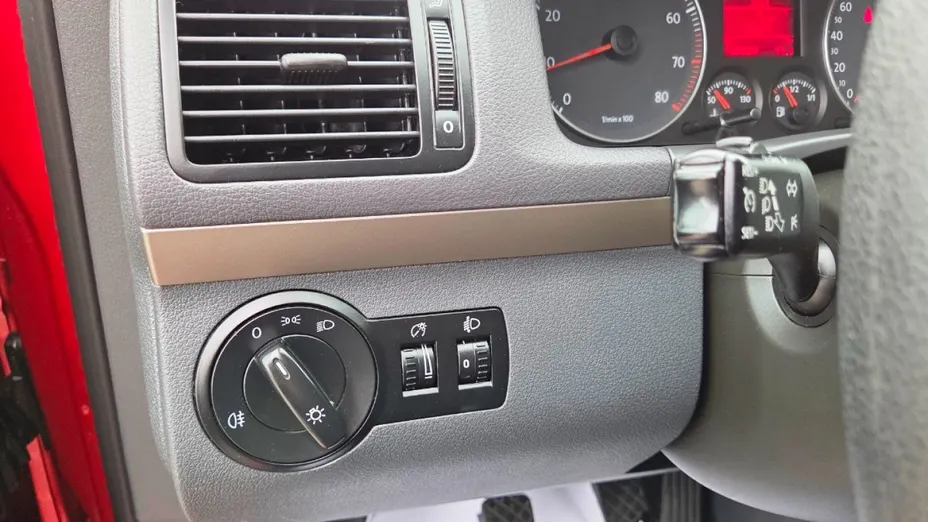 VOLKSWAGEN Touran -