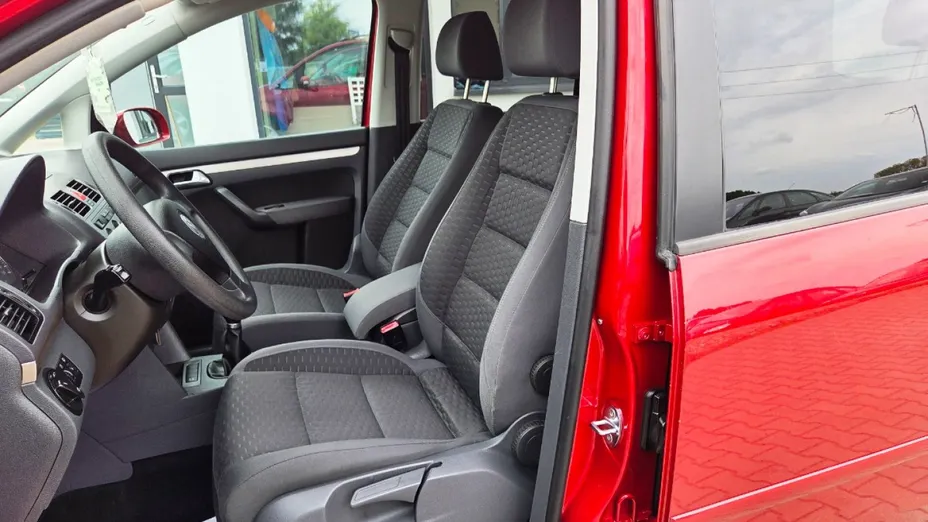 VOLKSWAGEN Touran -