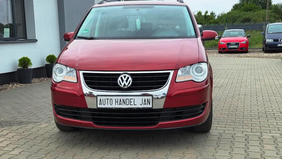 VOLKSWAGEN Touran -