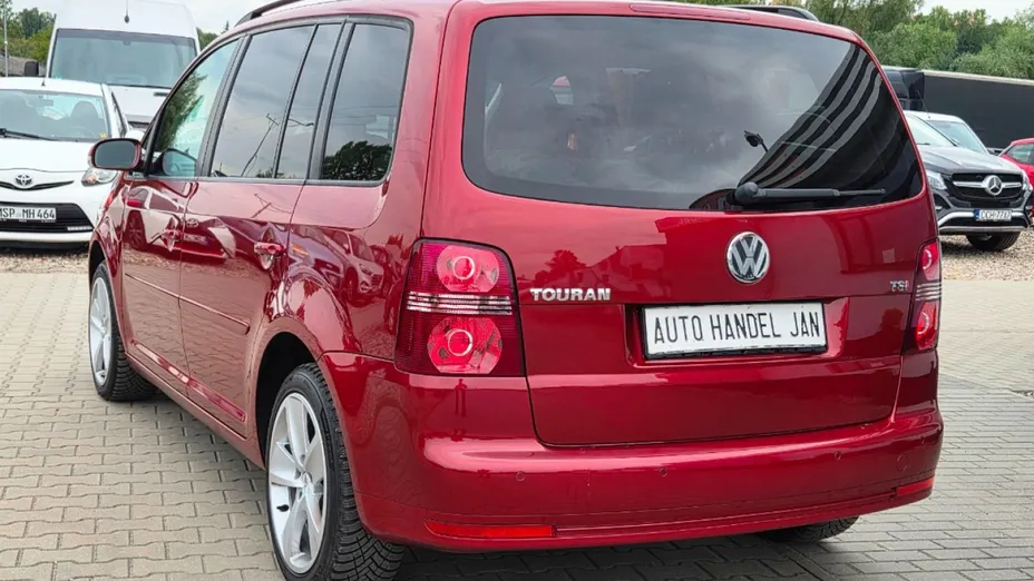 VOLKSWAGEN Touran -