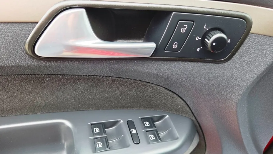 VOLKSWAGEN Touran -