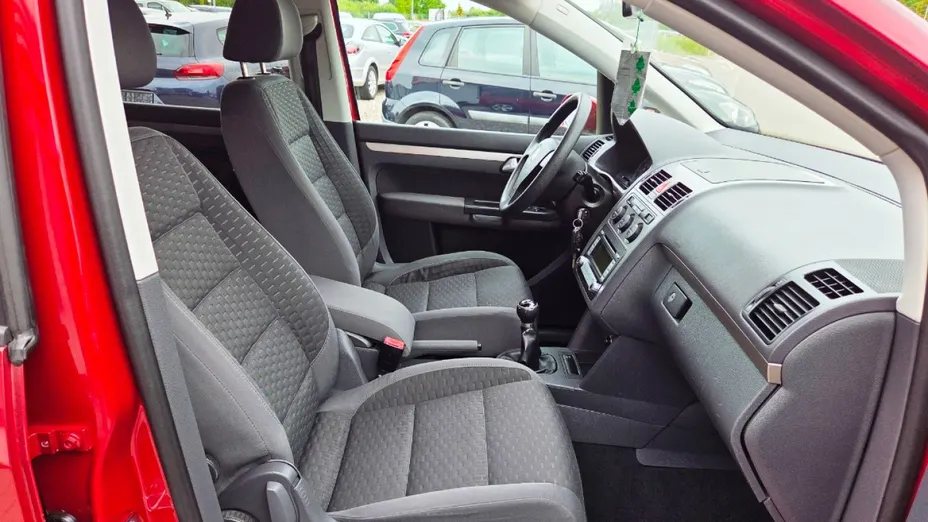VOLKSWAGEN Touran -