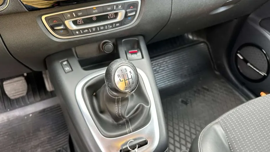RENAULT Scenic -