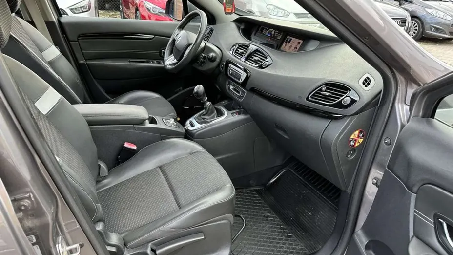 RENAULT Scenic -