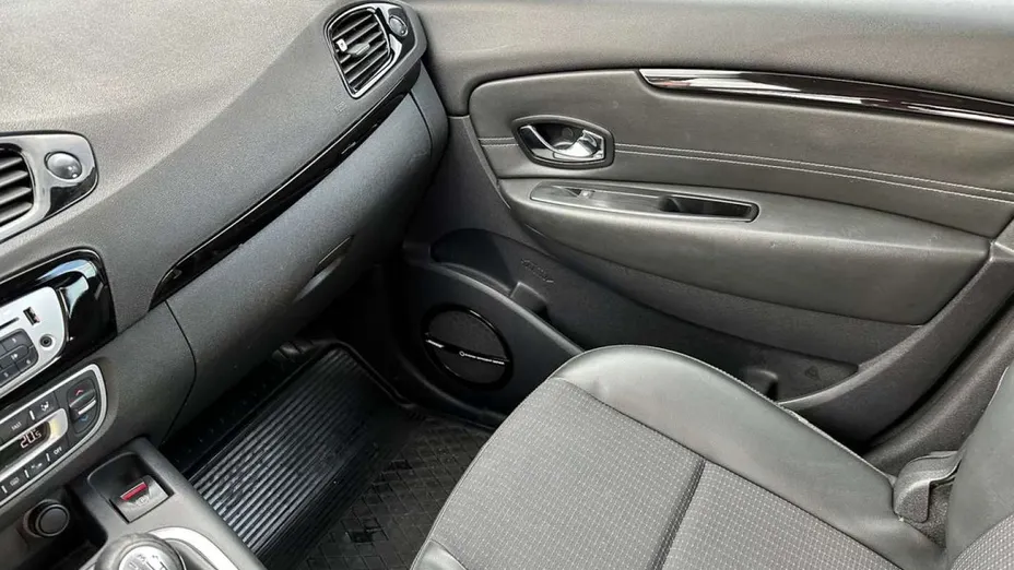 RENAULT Scenic -