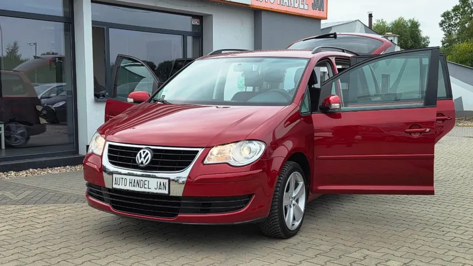 VOLKSWAGEN Touran -