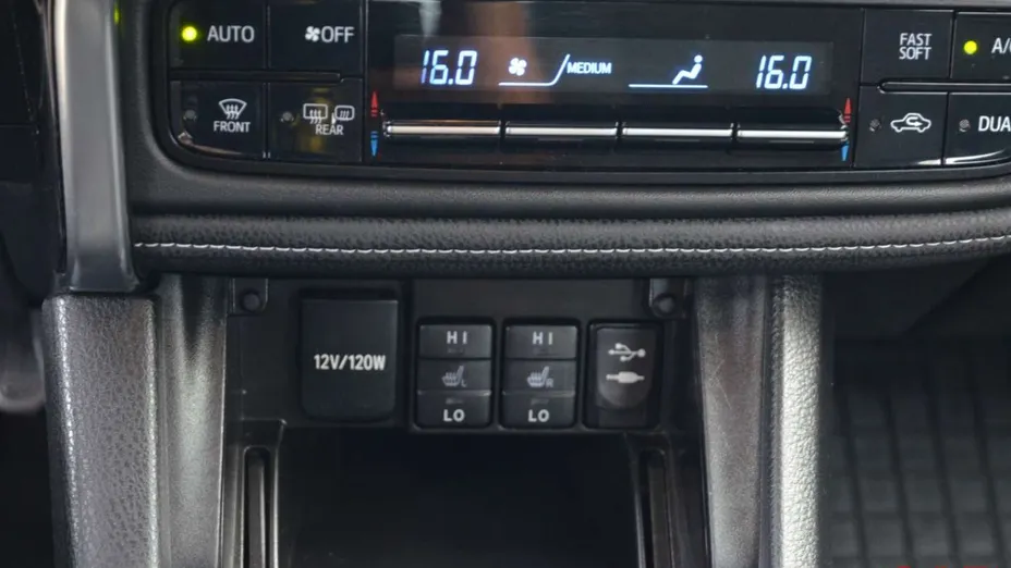 TOYOTA Corolla -