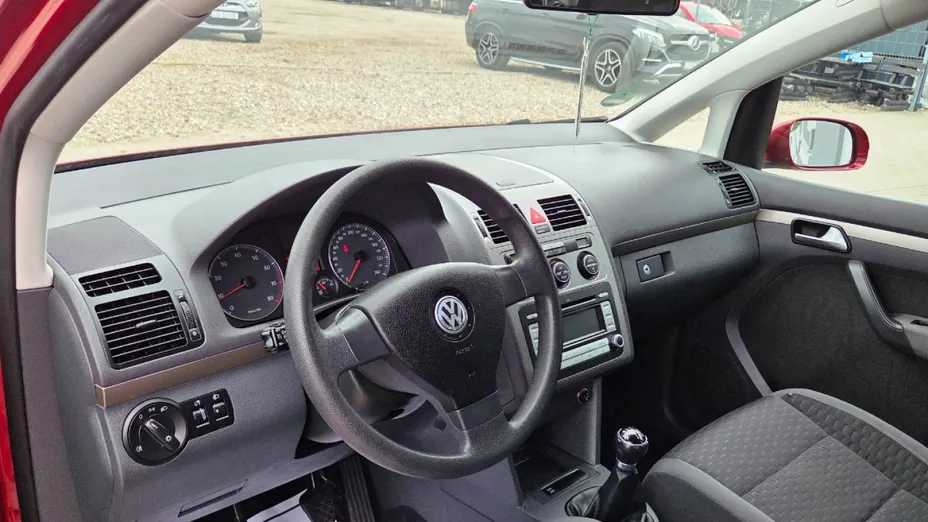 VOLKSWAGEN Touran -