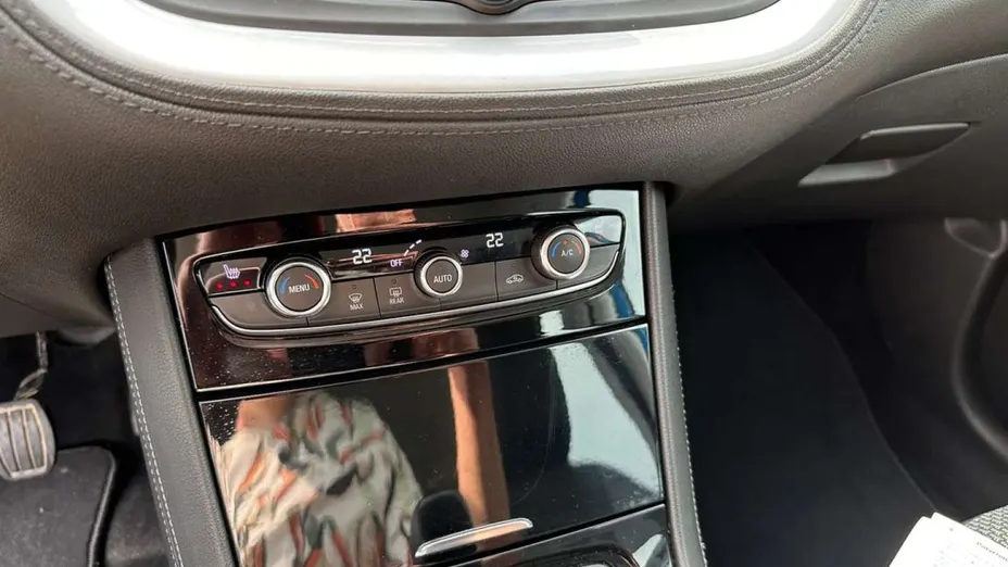 OPEL Grandland X -