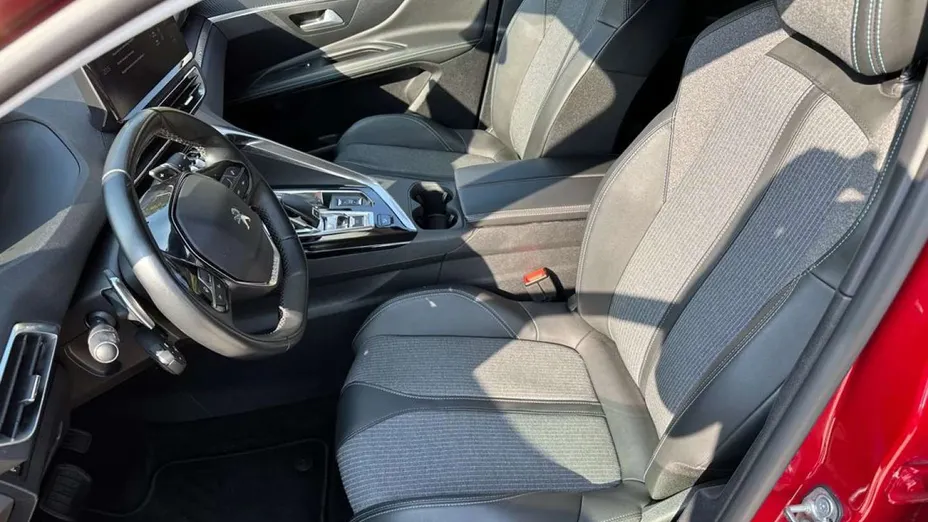 PEUGEOT 3008 -