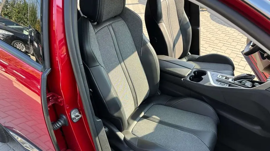 PEUGEOT 3008 -