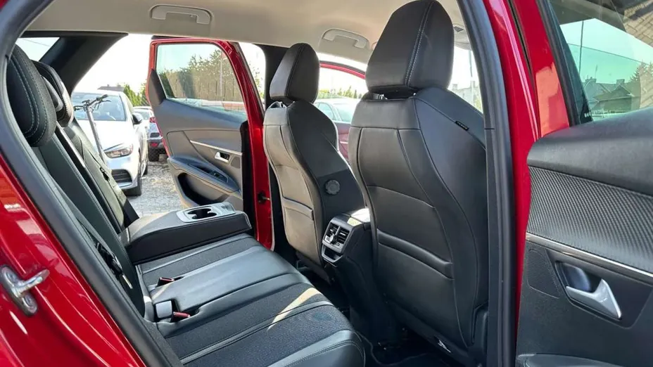 PEUGEOT 3008 -