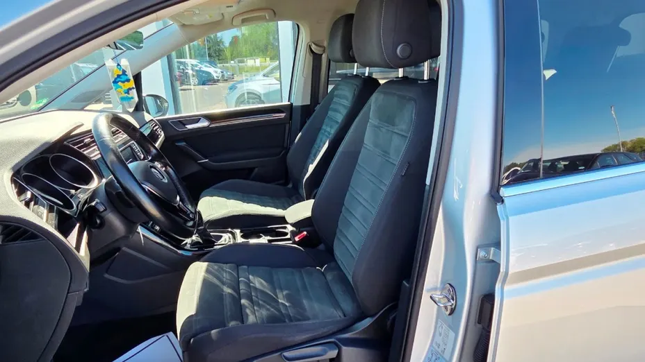 VOLKSWAGEN Touran -