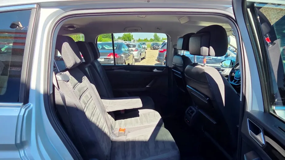 VOLKSWAGEN Touran -