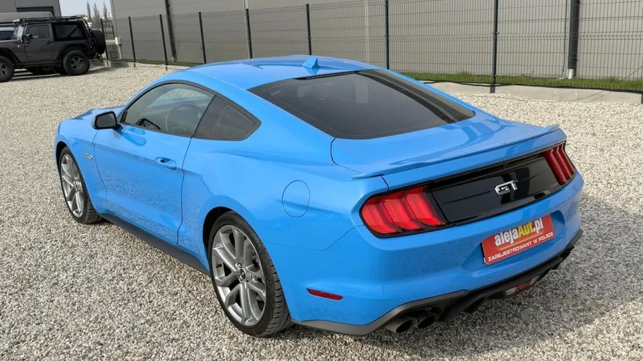 FORD Mustang -
