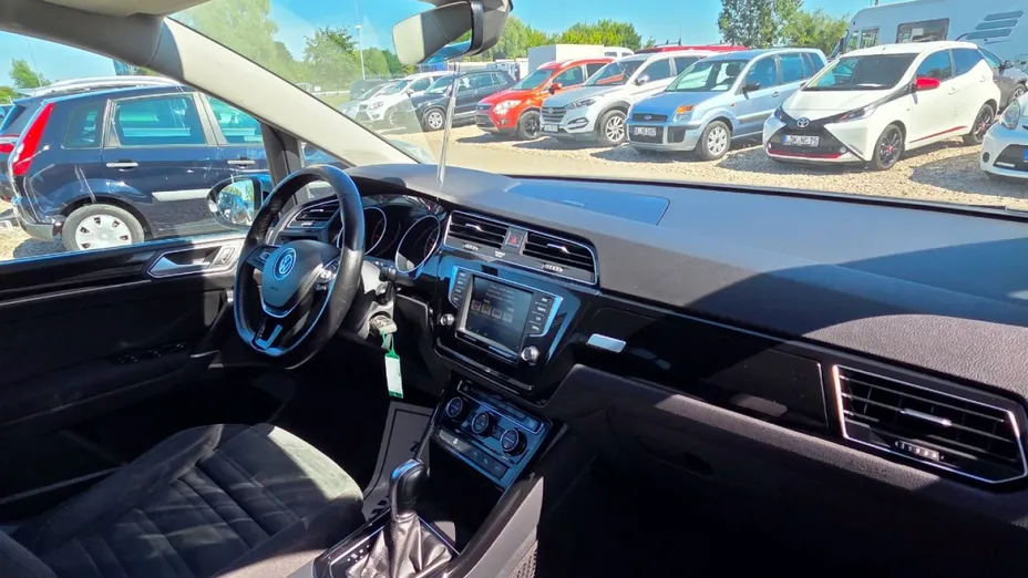 VOLKSWAGEN Touran -