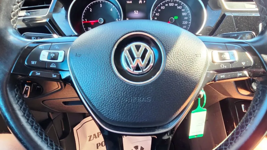 VOLKSWAGEN Touran -