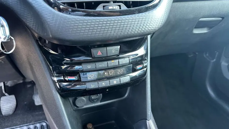 PEUGEOT 2008 -