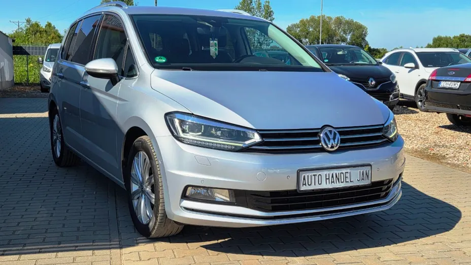 VOLKSWAGEN Touran -