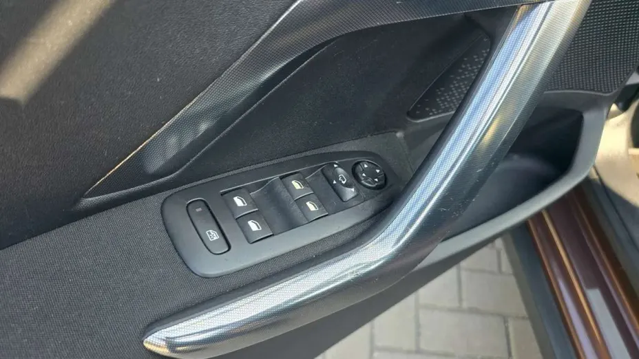 PEUGEOT 2008 -