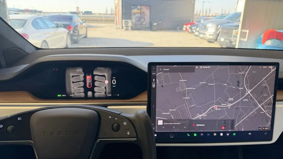 TESLA Model X -