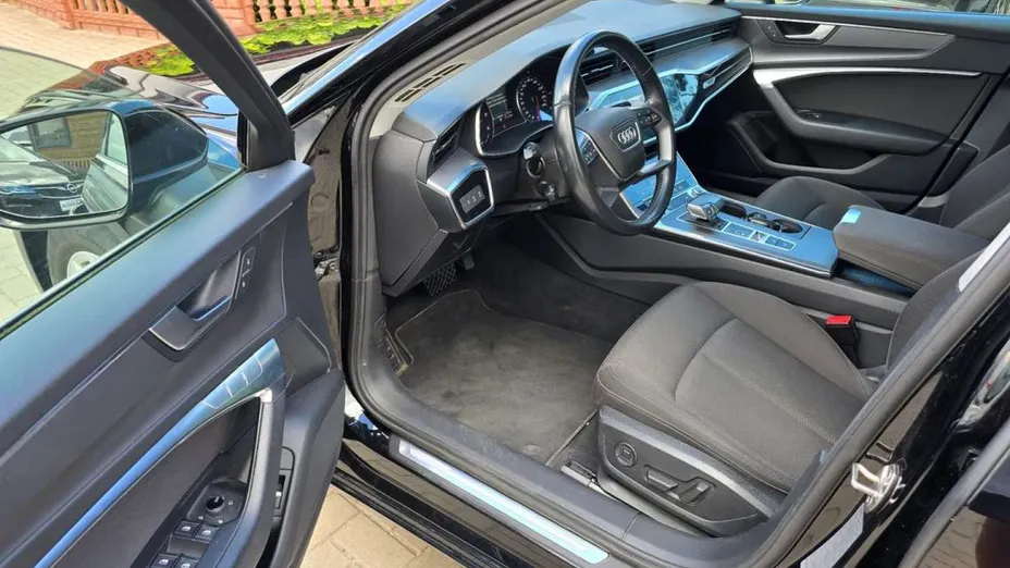 AUDI A6 -