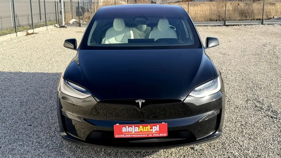 TESLA Model X -