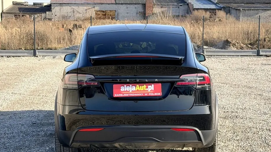 TESLA Model X -