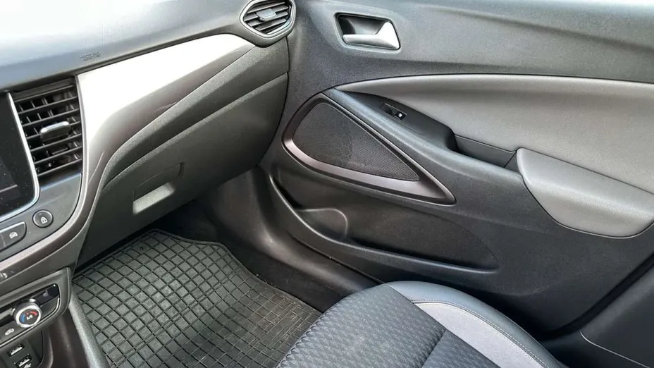 OPEL Crossland X -