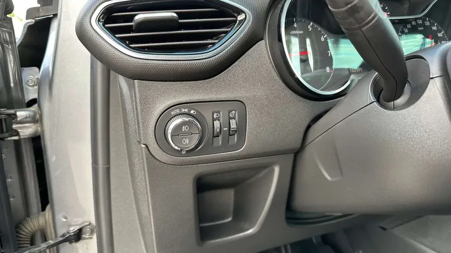 OPEL Crossland X -