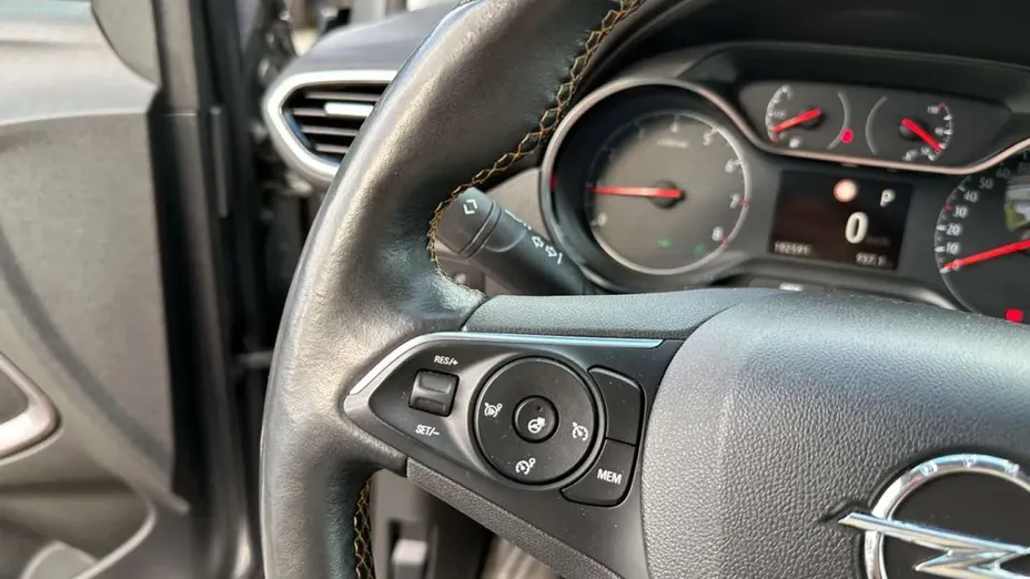 OPEL Crossland X -
