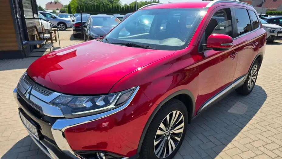 MITSUBISHI Outlander -