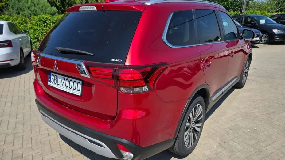 MITSUBISHI Outlander -