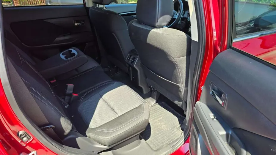 MITSUBISHI Outlander -