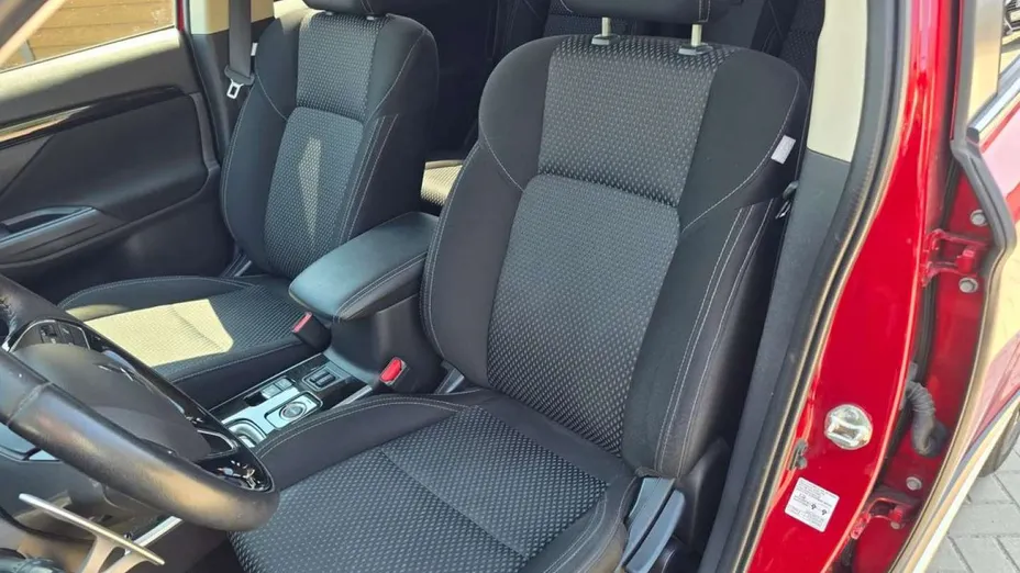 MITSUBISHI Outlander -