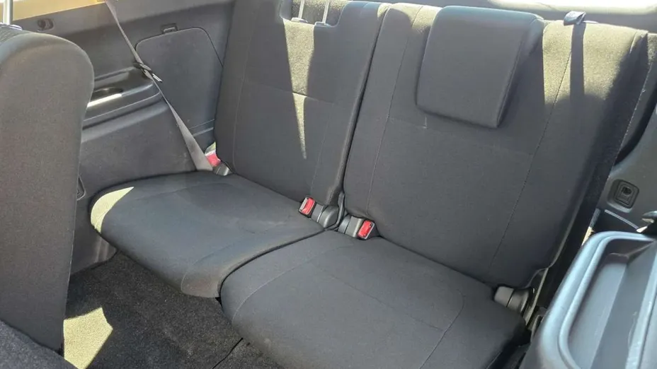 MITSUBISHI Outlander -
