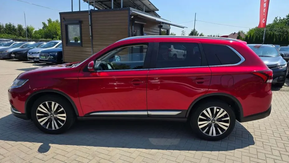 MITSUBISHI Outlander -