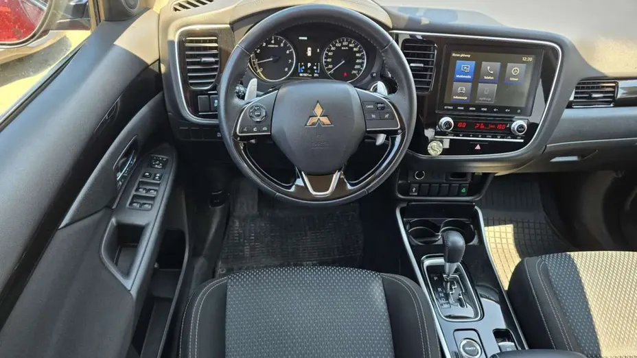 MITSUBISHI Outlander -