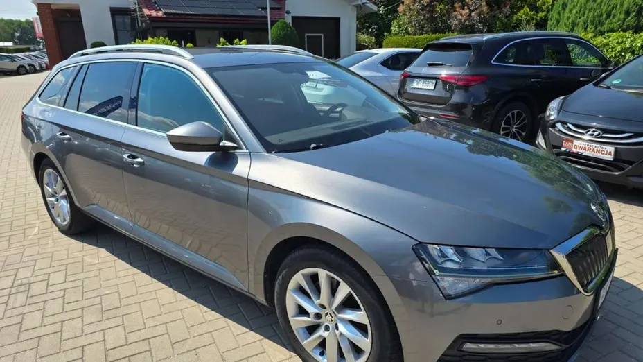 SKODA Superb -