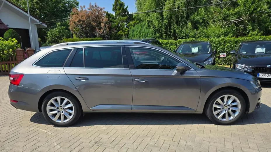 SKODA Superb -