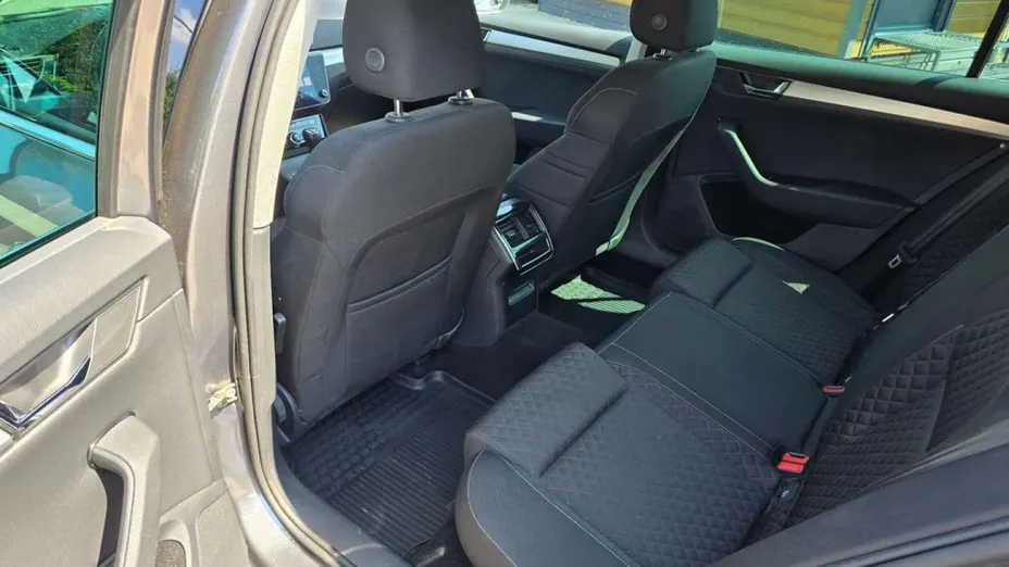 SKODA Superb -