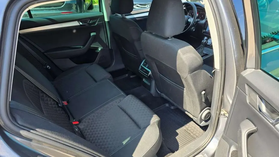 SKODA Superb -