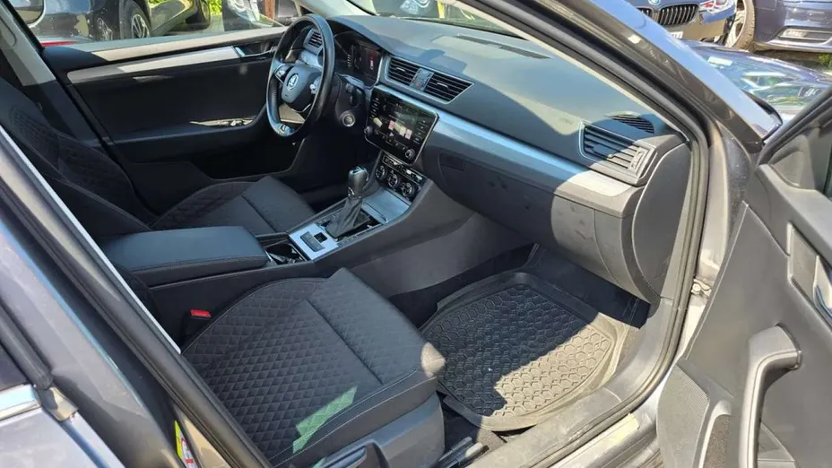 SKODA Superb -