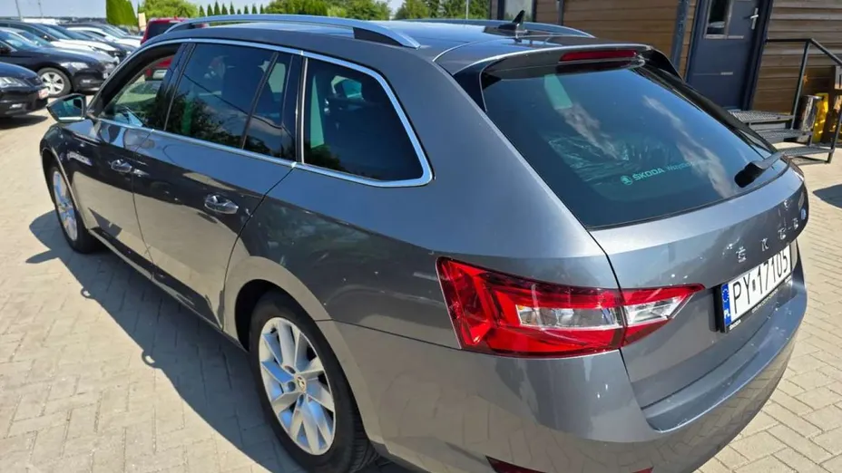 SKODA Superb -