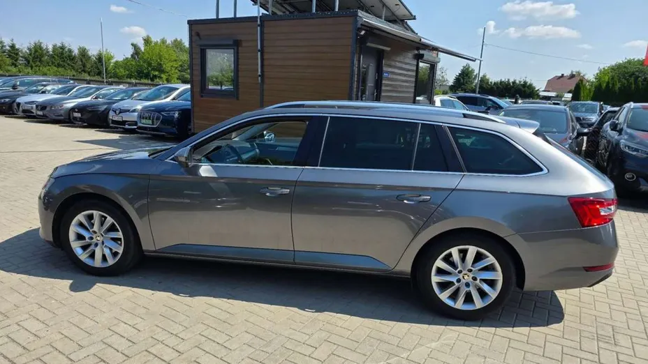 SKODA Superb -