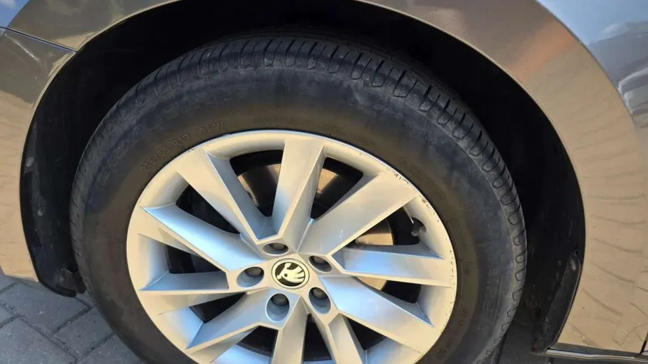 SKODA Superb -