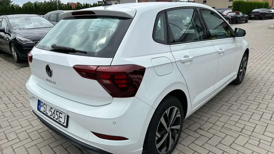 VOLKSWAGEN Polo -