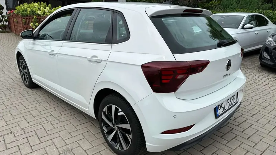 VOLKSWAGEN Polo -