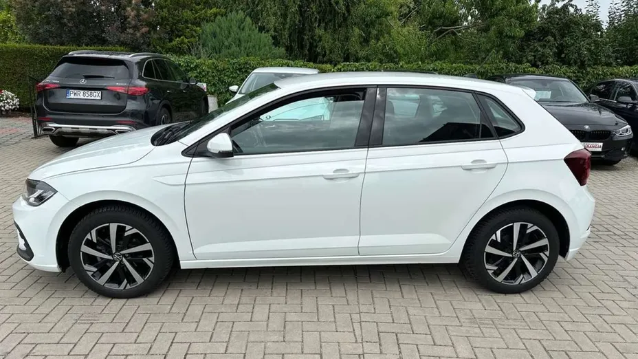 VOLKSWAGEN Polo -