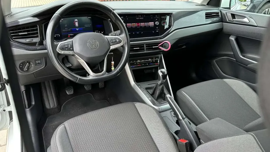 VOLKSWAGEN Polo -